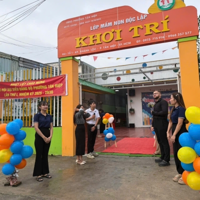 Không gian cổng trường