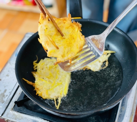 Cô Trò Chiên Bánh 