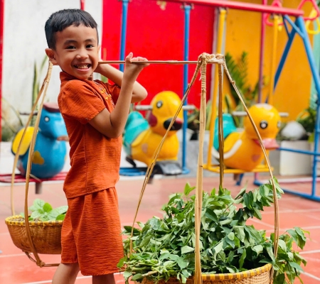 Hoạt Động Trải Nghiệm: Nhặt Rau Nấu Canh 