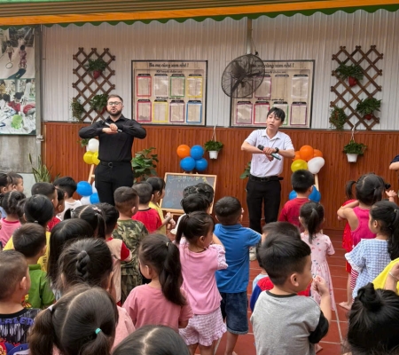 Hoạt Động Trải Nghiệm: Giao Lưu Với Người Bản Xứ