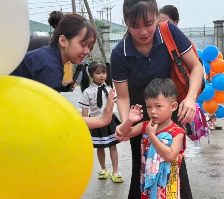 Hoạt Động Trải Nghiệm: Giao Lưu Với Người Bản Xứ