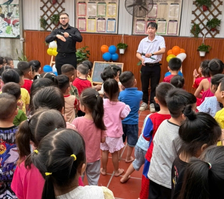 Hoạt Động Trải Nghiệm: Giao Lưu Với Người Bản Xứ