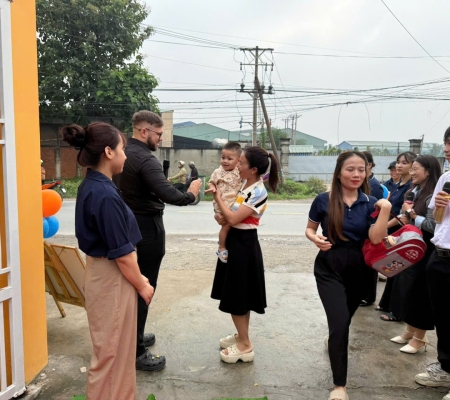 Hoạt Động Trải Nghiệm: Giao Lưu Với Người Bản Xứ