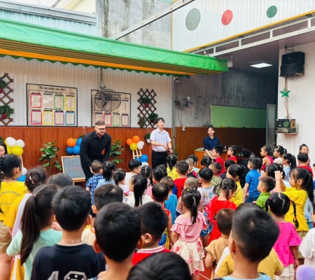 Hoạt Động Trải Nghiệm: Giao Lưu Với Người Bản Xứ