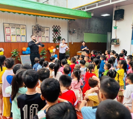 Hoạt Động Trải Nghiệm: Giao Lưu Với Người Bản Xứ