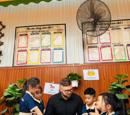 Hoạt Động Trải Nghiệm: Giao Lưu Với Người Bản Xứ