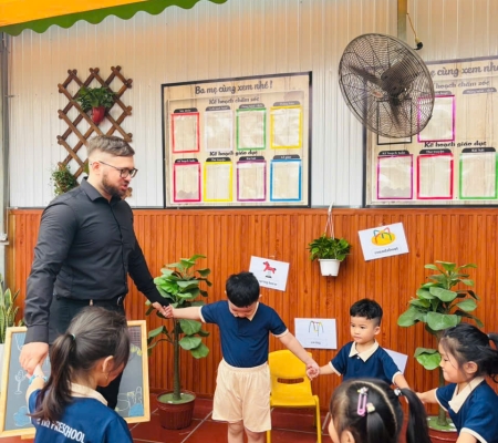 Hoạt Động Trải Nghiệm: Giao Lưu Với Người Bản Xứ