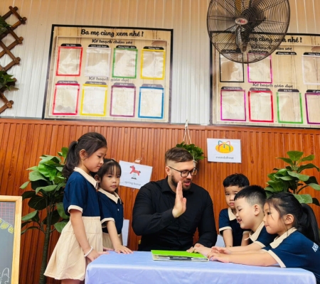 Hoạt Động Trải Nghiệm: Giao Lưu Với Người Bản Xứ