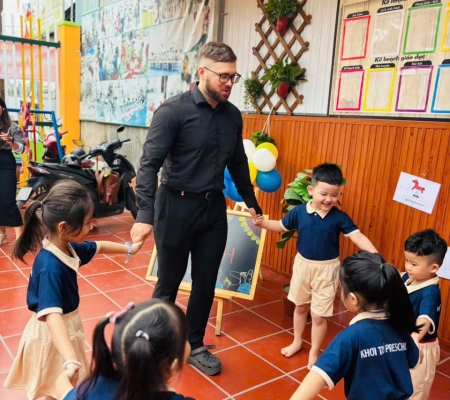 Hoạt Động Trải Nghiệm: Giao Lưu Với Người Bản Xứ