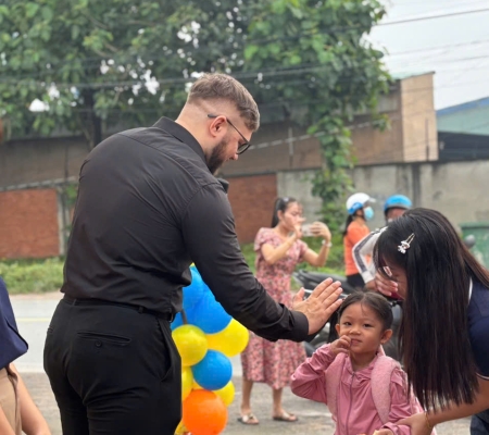 Hoạt Động Trải Nghiệm: Giao Lưu Với Người Bản Xứ