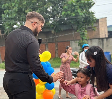 Hoạt Động Trải Nghiệm: Giao Lưu Với Người Bản Xứ