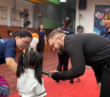 Hoạt Động Trải Nghiệm: Giao Lưu Với Người Bản Xứ