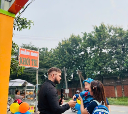 Hoạt Động Trải Nghiệm: Giao Lưu Với Người Bản Xứ